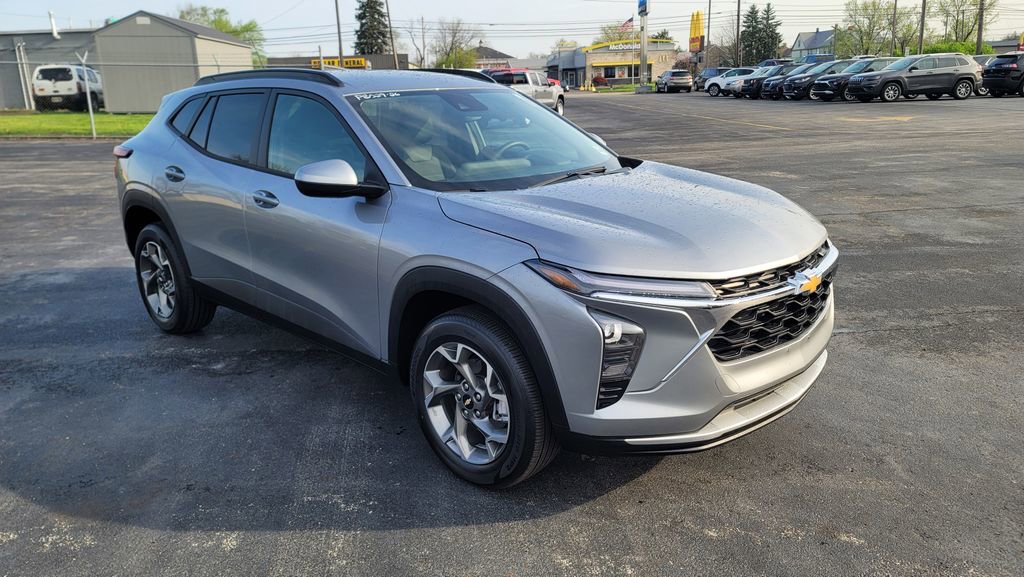 Used 2026 Chevrolet Trax LT FWD image 16