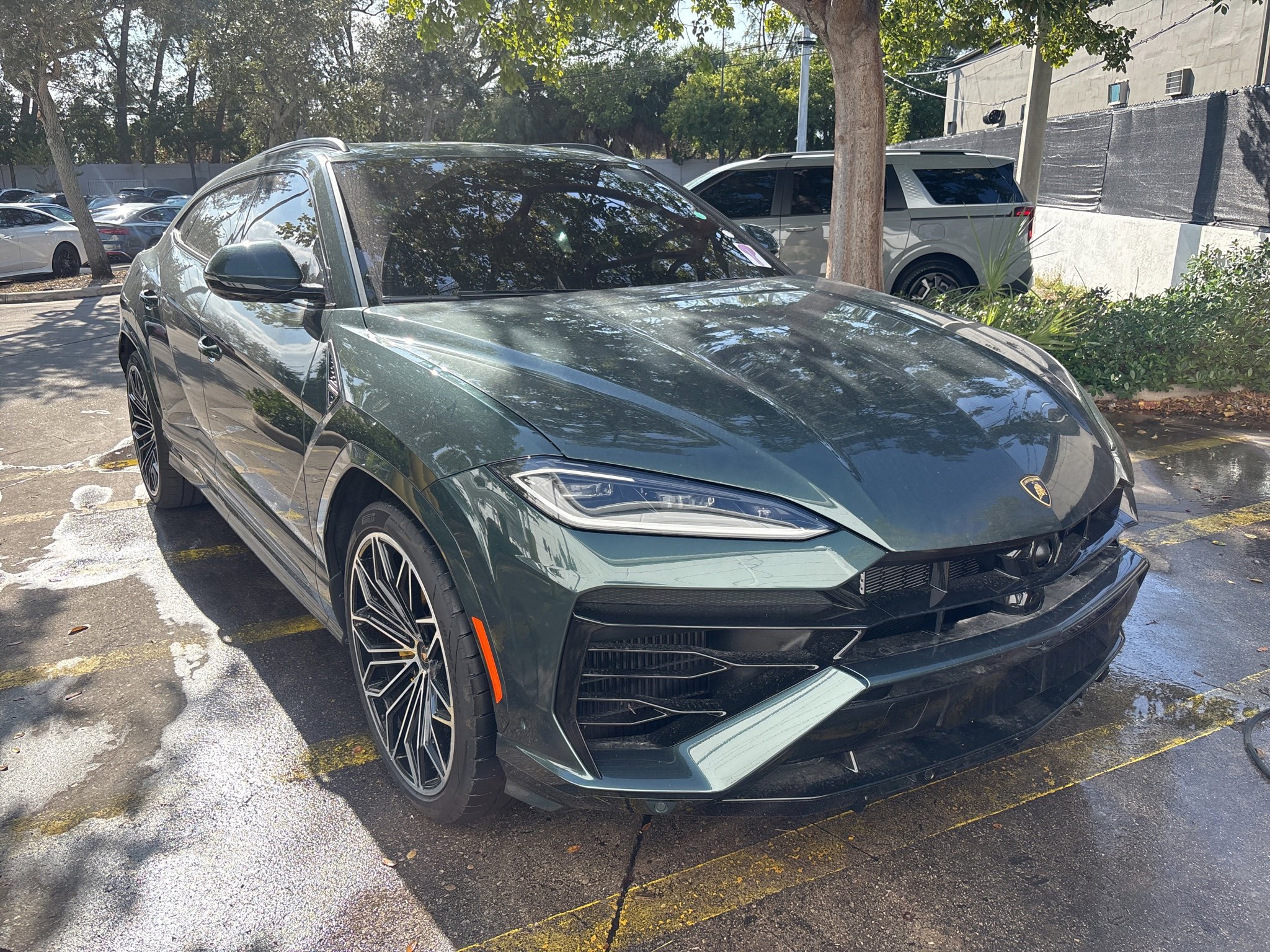 Used 2025 Lamborghini Urus SE image 2