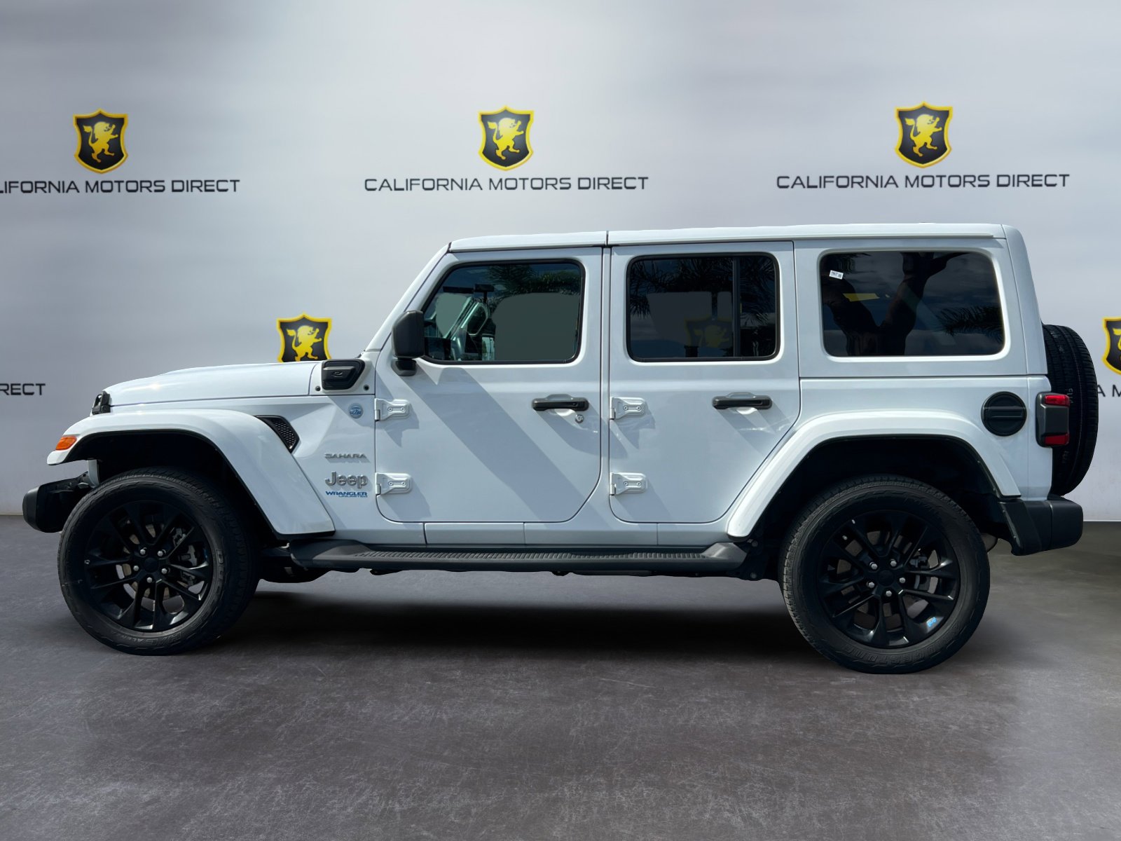 Used 2022 Jeep Wrangler Unlimited Sahara w/ Safety Group image 2