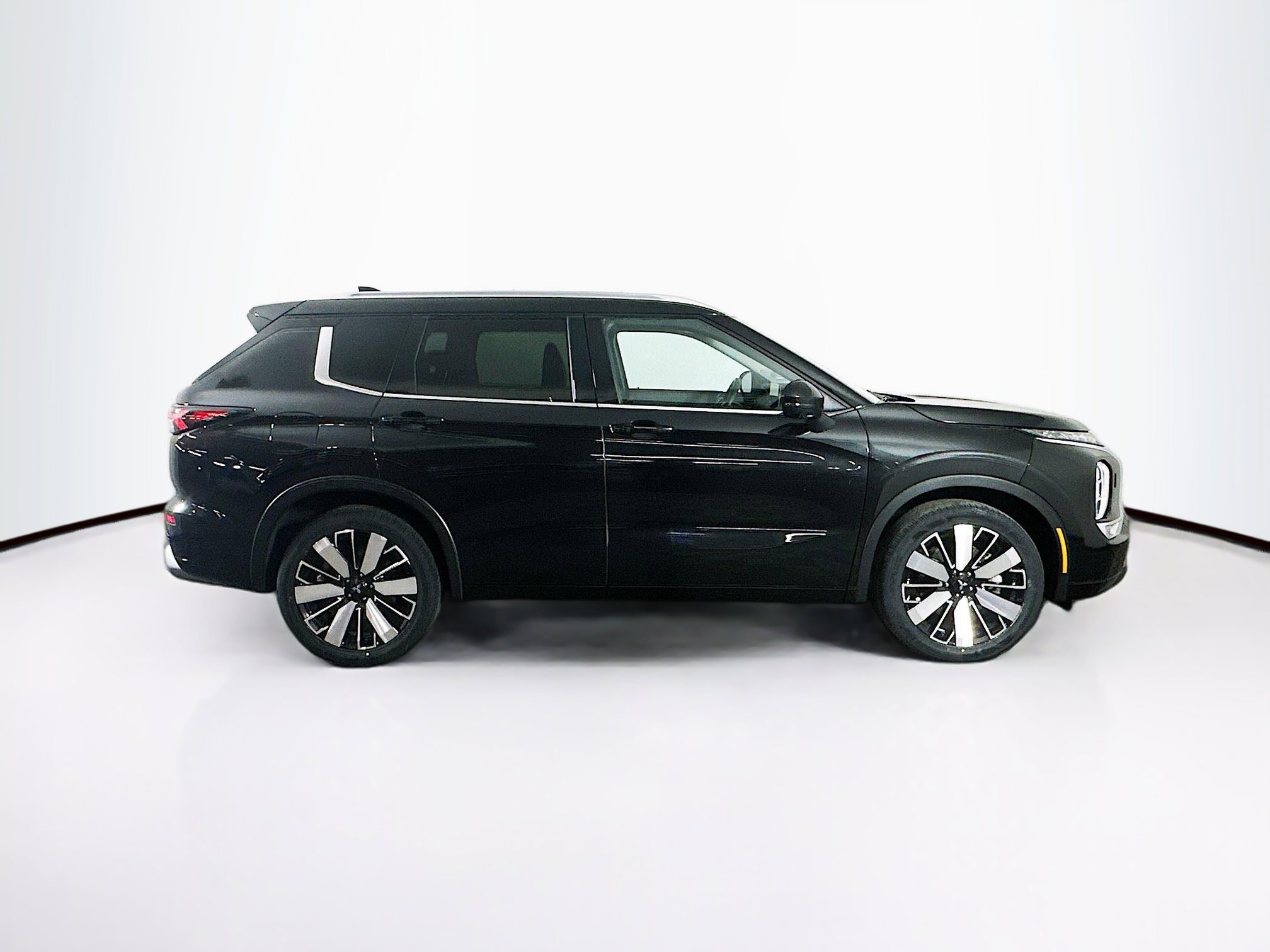 Used 2025 Mitsubishi Outlander SEL image 10