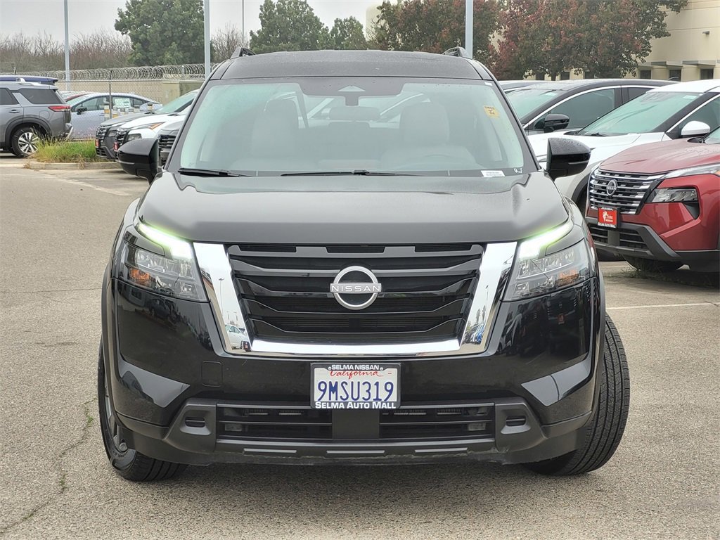 Used 2024 Nissan Pathfinder SV image 3