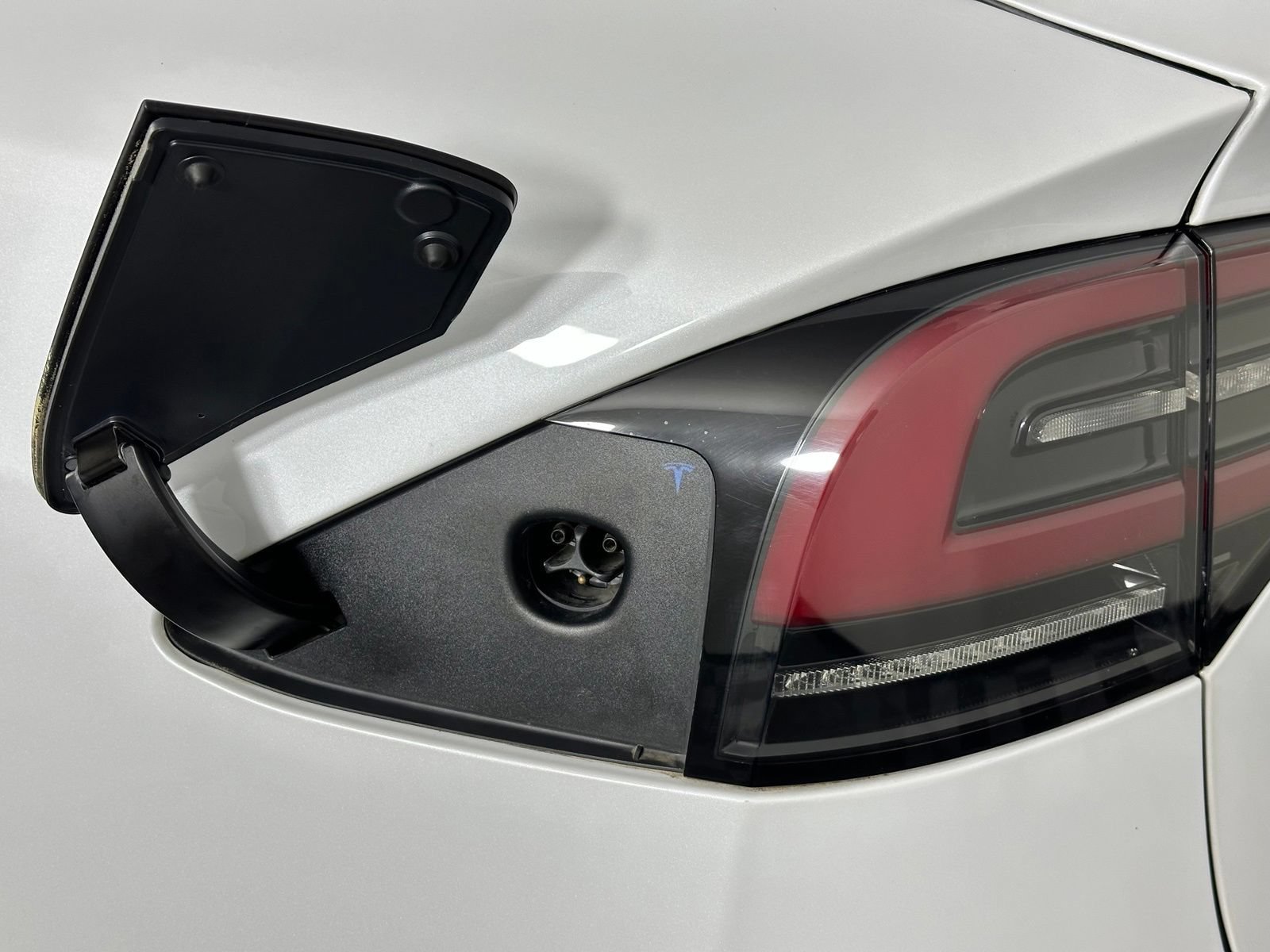 Used 2023 Tesla Model X AWD/4WD image 13