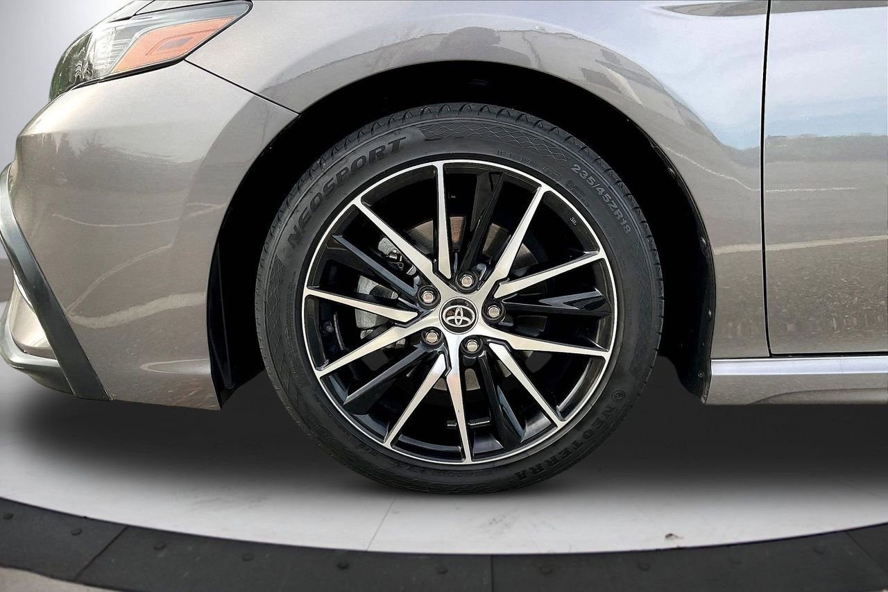 Used 2022 Toyota Camry SE FWD image 32