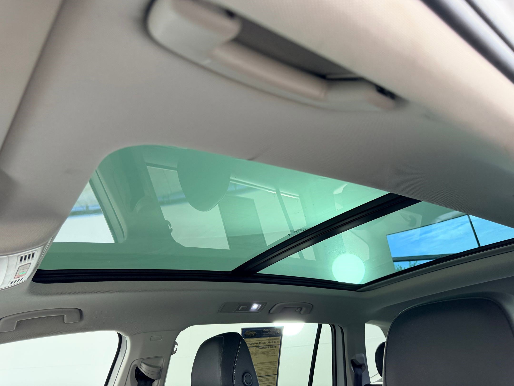 Used 2022 Volkswagen Tiguan SE AWD/4WD image 14