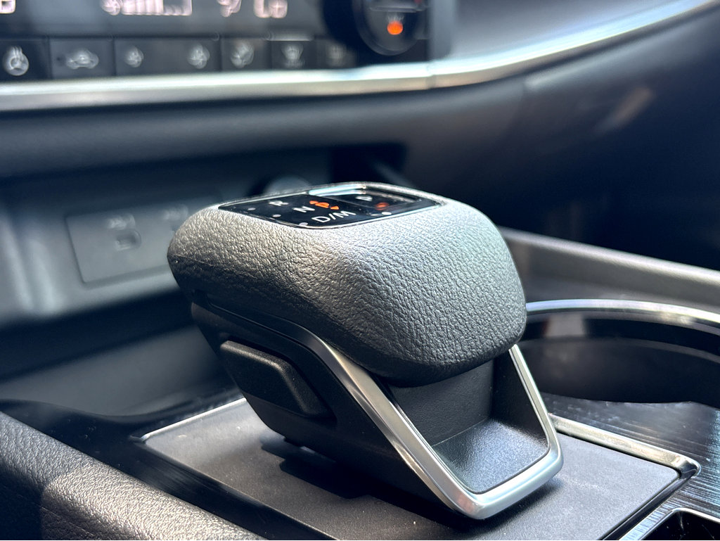 Used 2025 Nissan Rogue SV w/ SV Premium Package image 18