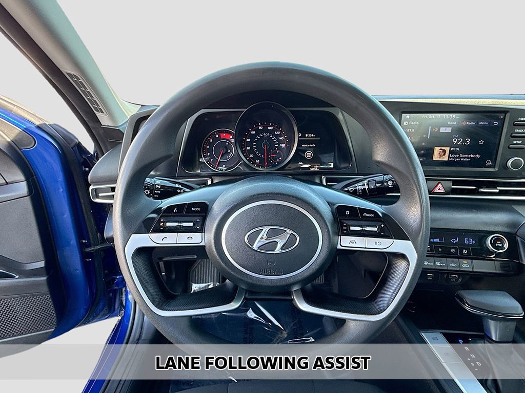 Used 2022 Hyundai Elantra SEL image 3