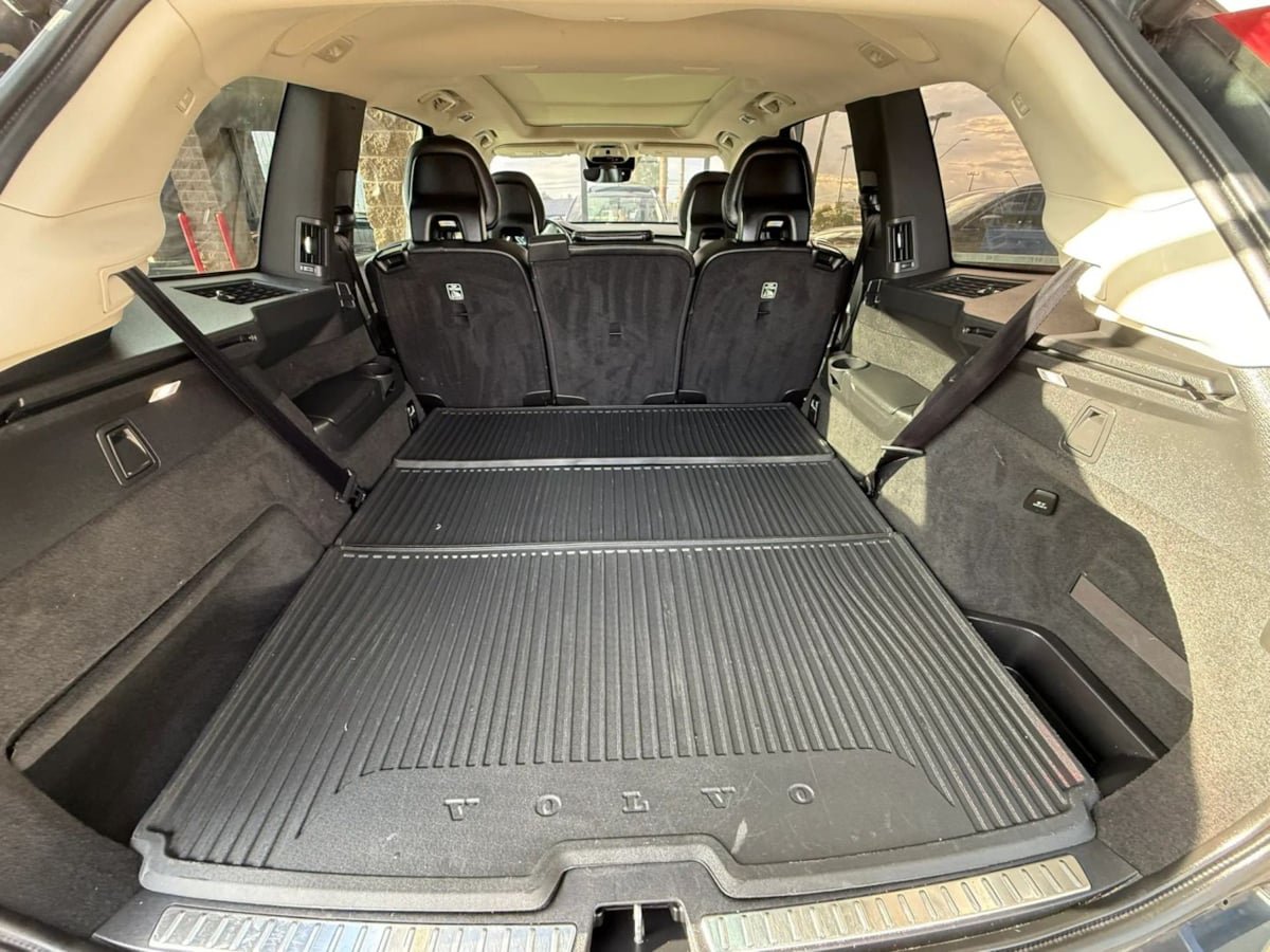 Used 2017 Volvo XC90 T6 Momentum w/ Vision Package AWD/4WD image 32