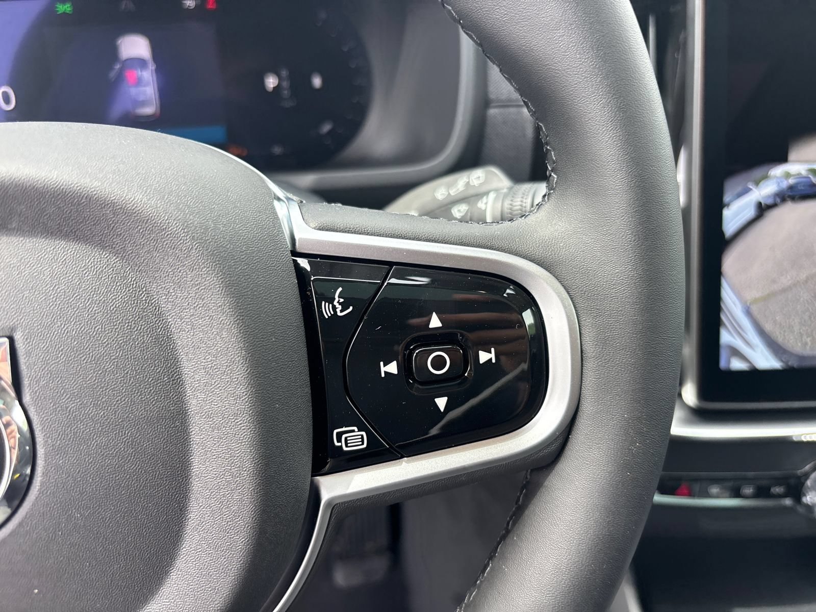 New 2026 Volvo XC90 B6 Ultra w/ Protection Package Premier AWD/4WD image 18