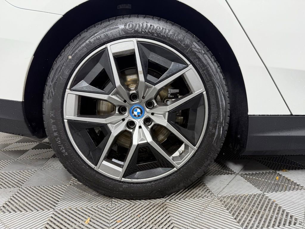 Used 2025 BMW i5 xDrive40 w/ M Sport Package image 12