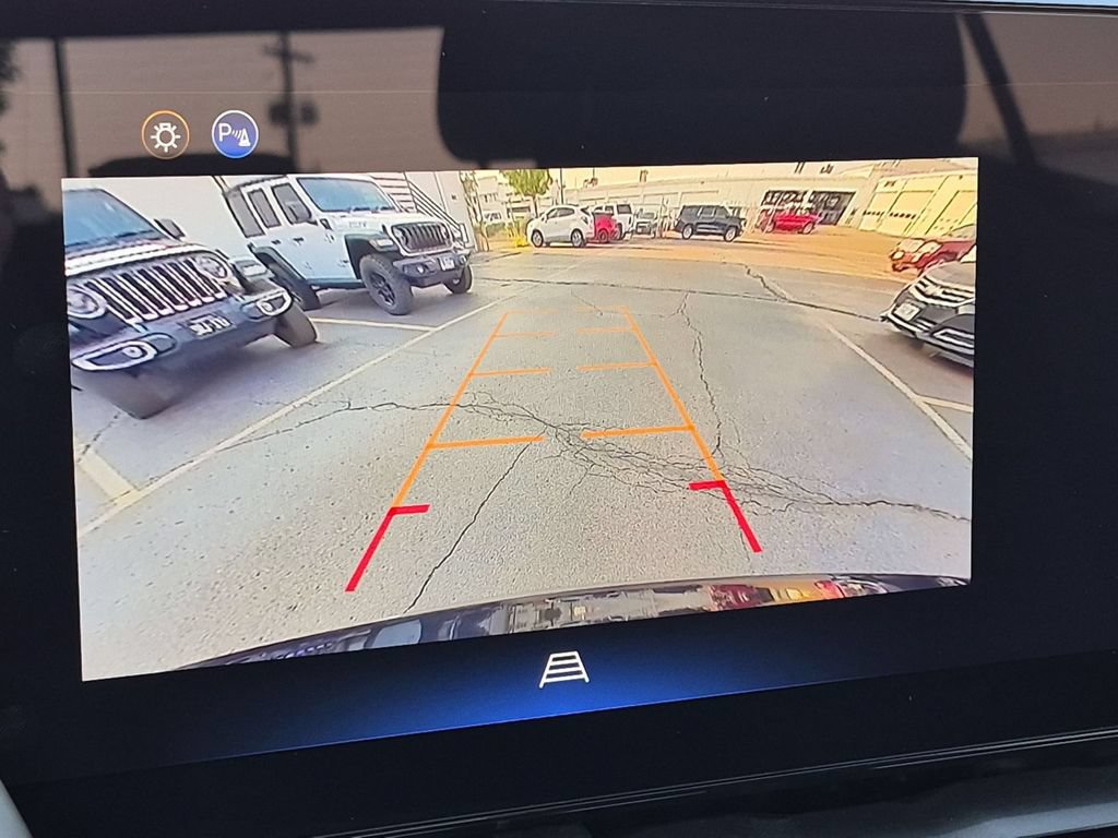 Used 2026 Chevrolet Equinox LT AWD/4WD image 25