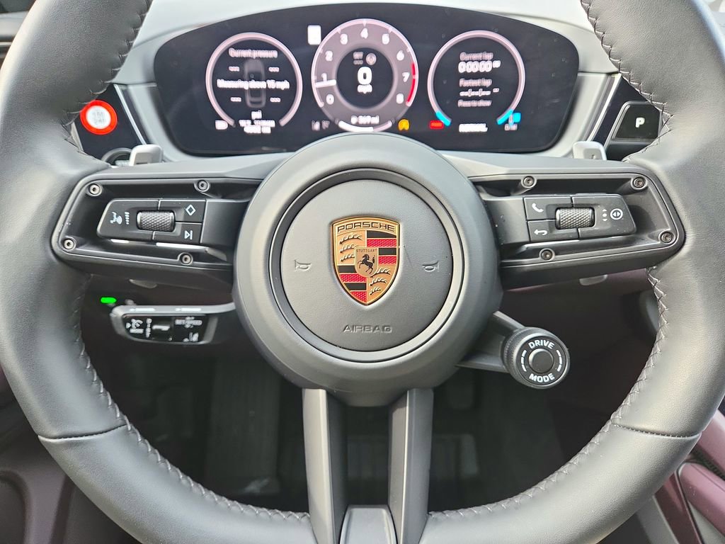 Certified 2025 Porsche Cayenne Coupe image 9