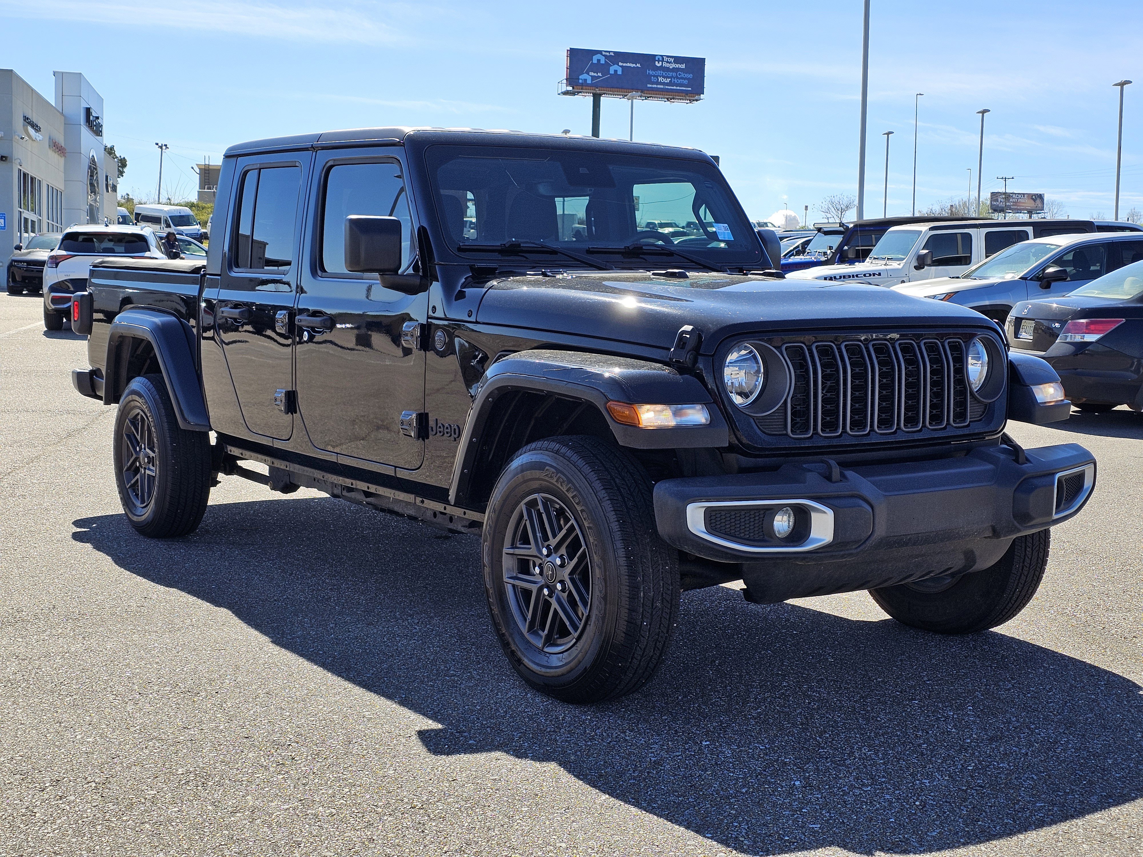 Used 2024 Jeep Gladiator Sport image 5