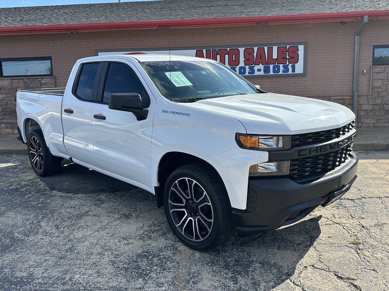 Used 2019 Chevrolet Silverado 1500 W/T RWD image 2