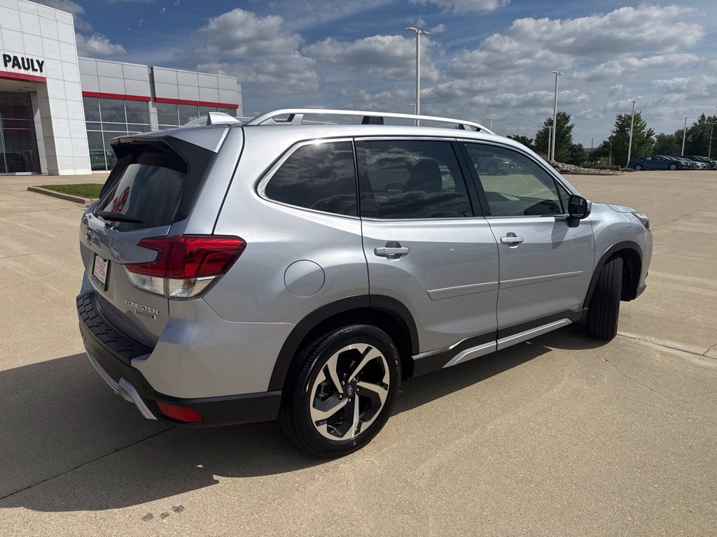 Used 2023 Subaru Forester Touring w/ Popular Package #3 AWD/4WD image 3