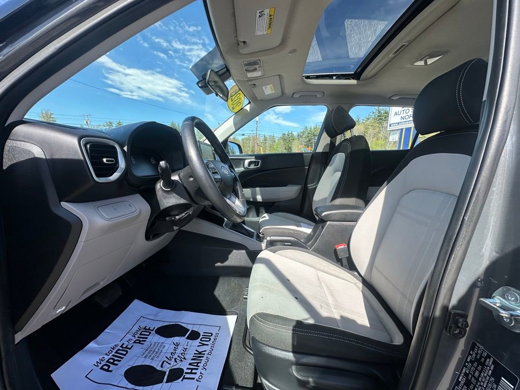 Used 2025 Hyundai Venue SEL FWD image 23