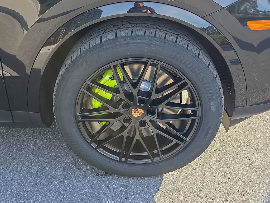 New 2026 Porsche Cayenne E-Hybrid Coupe AWD/4WD image 13