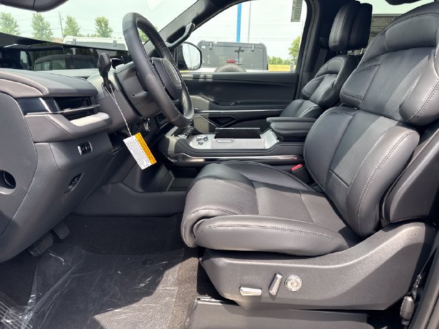 New 2027 Lincoln Navigator Reserve w/ Jet Appearance Package AWD/4WD image 22