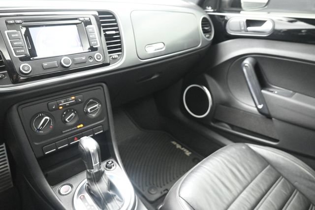 Used 2013 Volkswagen Beetle R-Line FWD image 27