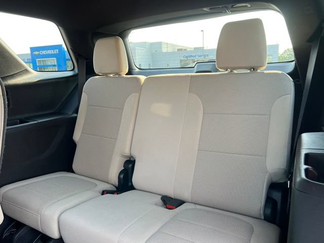 Used 2023 Chevrolet Traverse LT w/ LPO, Cargo Package AWD/4WD image 5