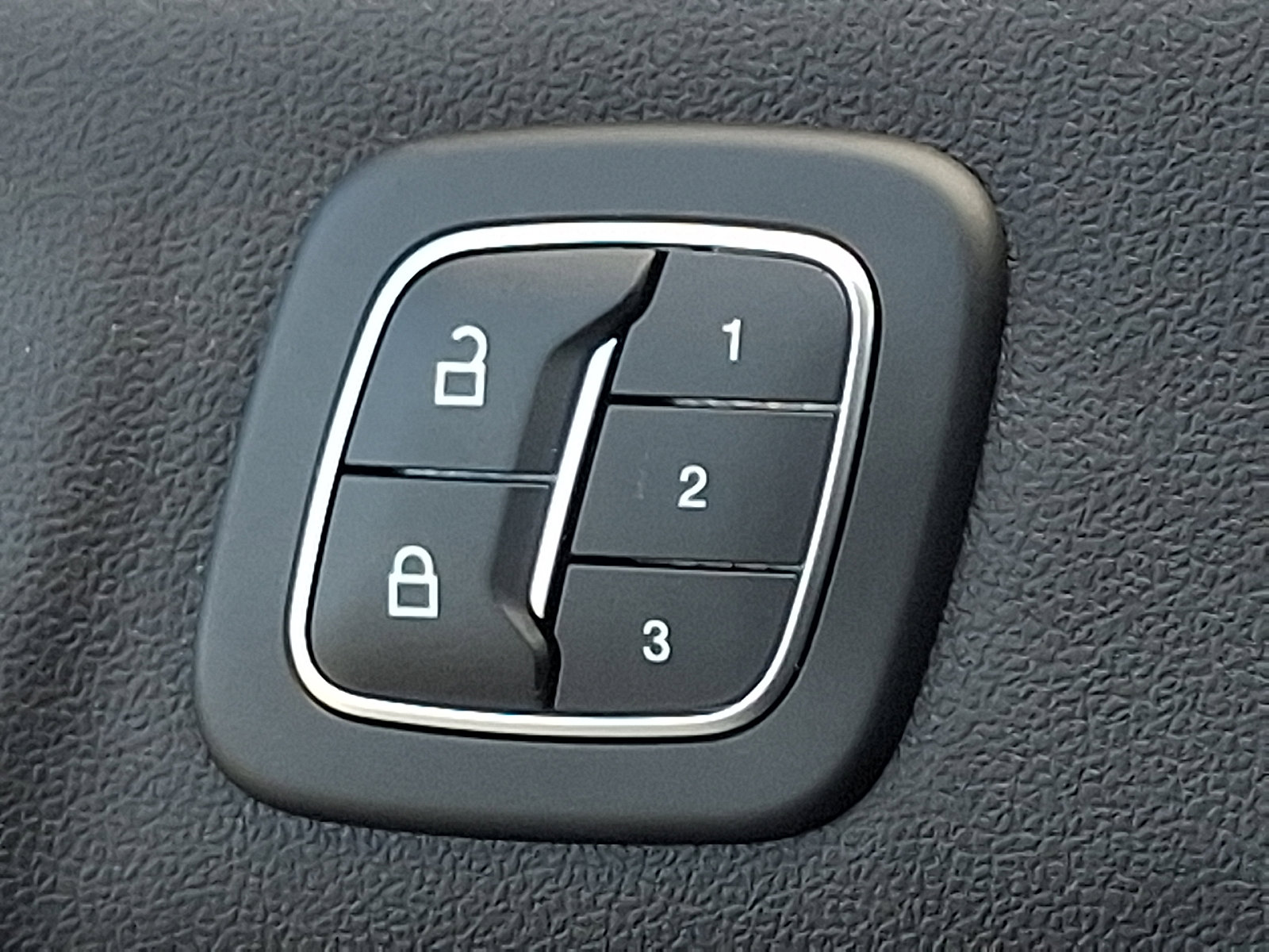 Used 2022 Ford Escape Titanium w/ Class II Trailer Tow Package image 27