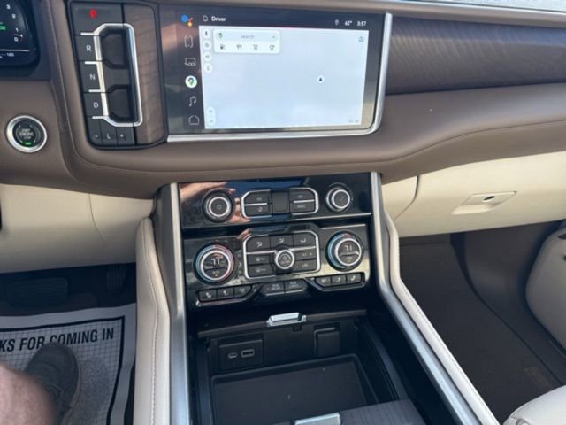 Used 2022 GMC Yukon XL Denali AWD/4WD image 3