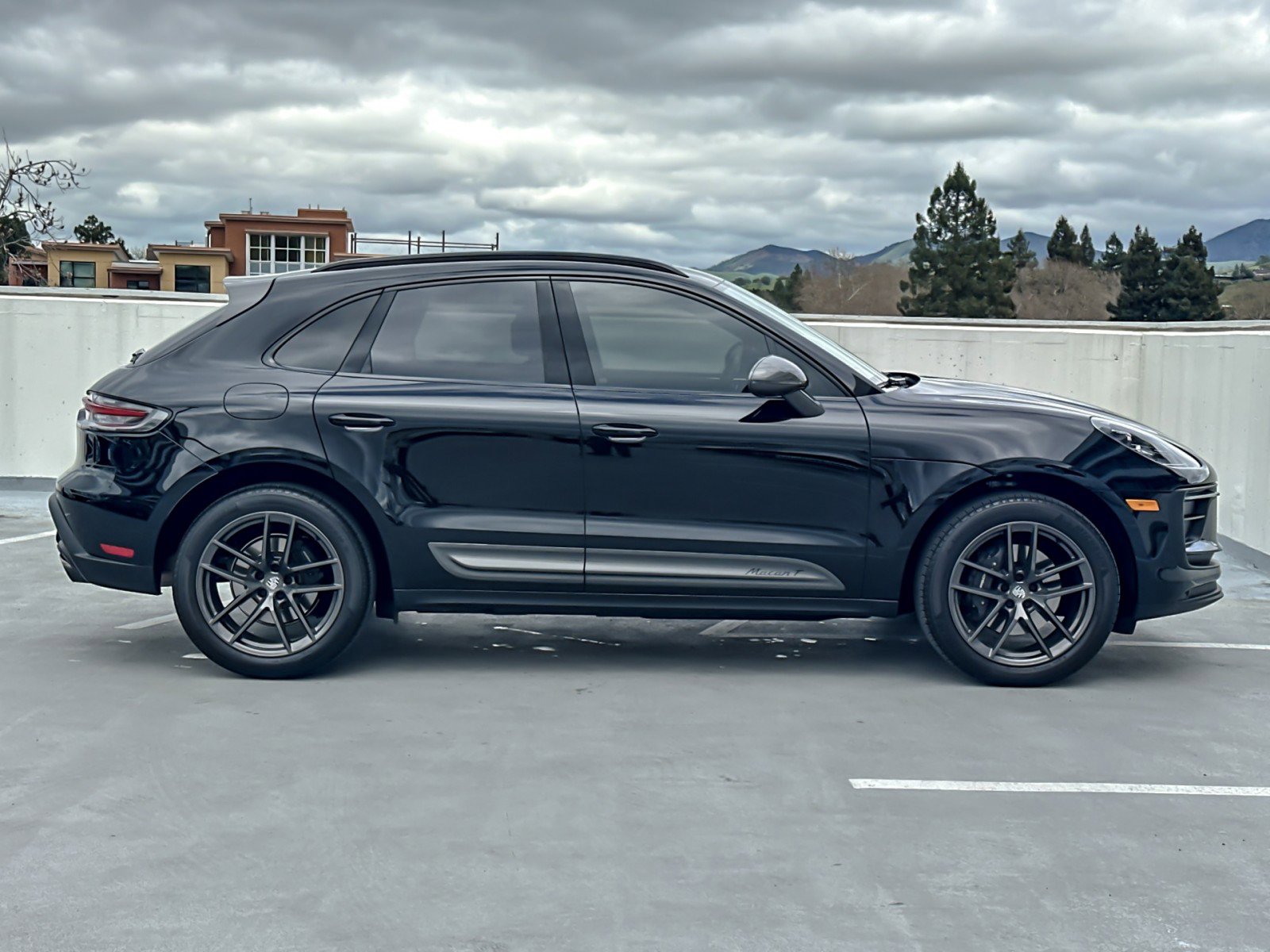 Certified 2023 Porsche Macan Turbo image 9