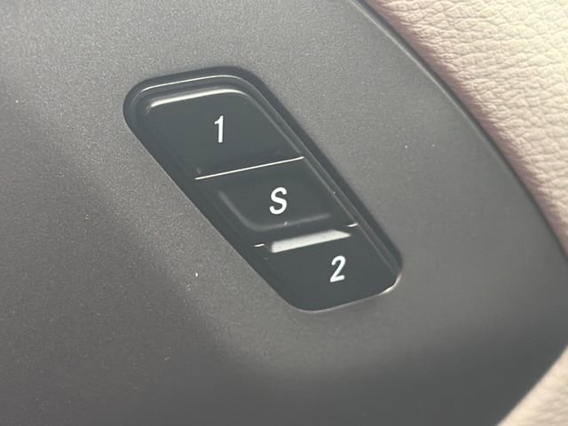 Used 2023 Chrysler Pacifica Touring-L FWD image 49
