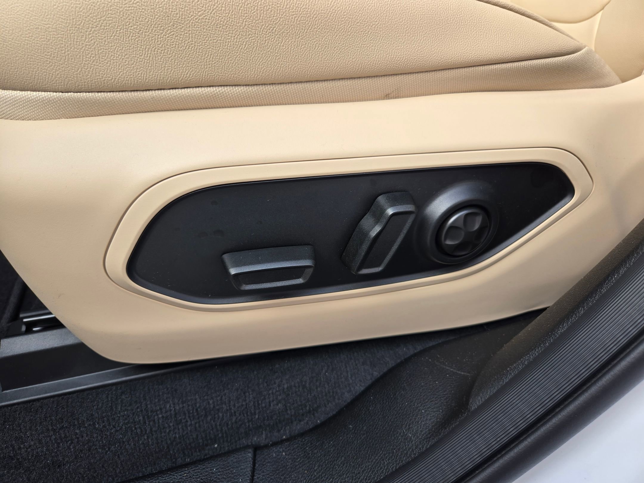 New 2025 Jeep Grand Cherokee Limited w/ Black Appearance Package image 15