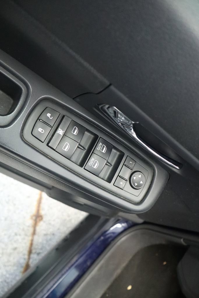 Used 2012 Jeep Liberty Sport AWD/4WD image 28
