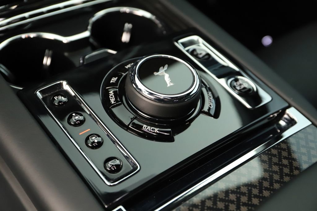 Used 2025 Rolls-Royce Cullinan Black Badge image 30