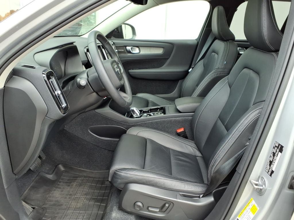 Certified 2023 Volvo XC40 B5 Ultimate w/ Protection Package Premier AWD/4WD image 7
