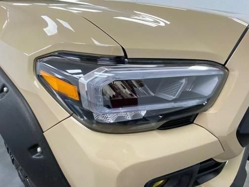 Used 2017 Toyota Tacoma TRD Off-Road w/ Tow Package AWD/4WD image 11