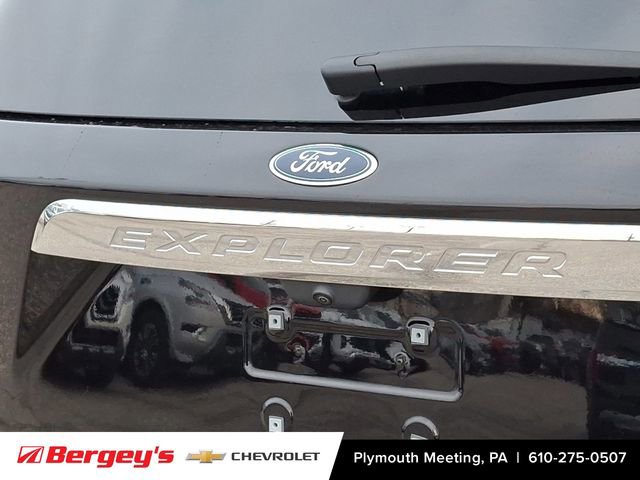 Used 2023 Ford Explorer XLT w/ Equipment Group 202A image 32