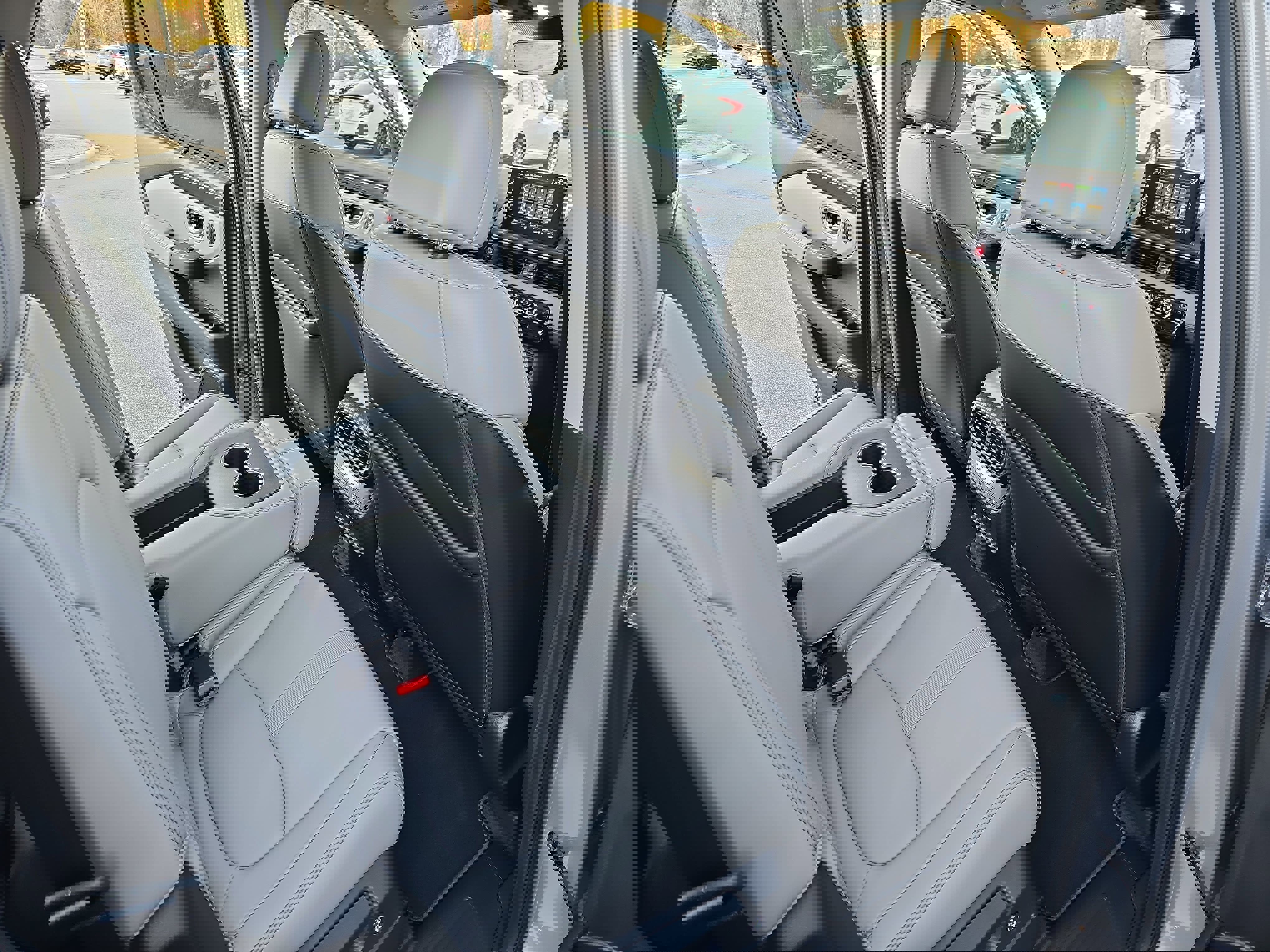 Used 2025 Honda Pilot Touring image 11