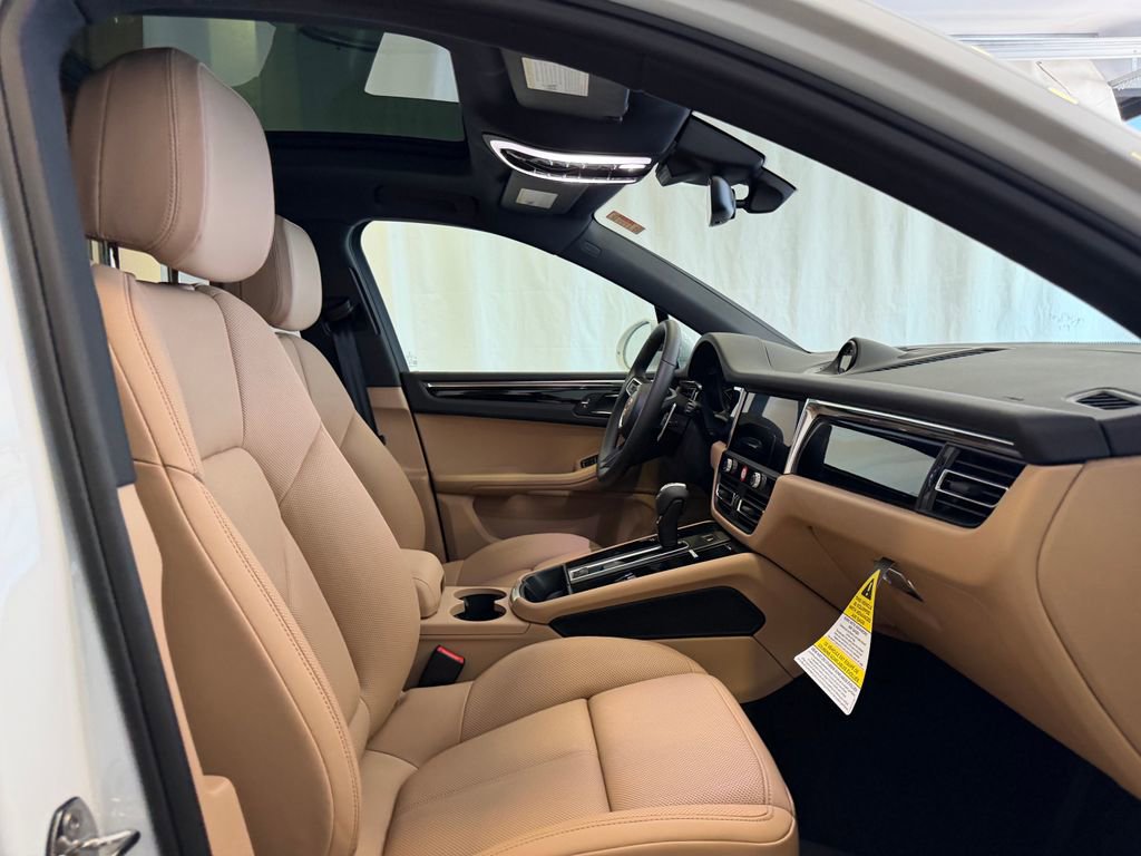 New 2026 Porsche Macan AWD/4WD image 16