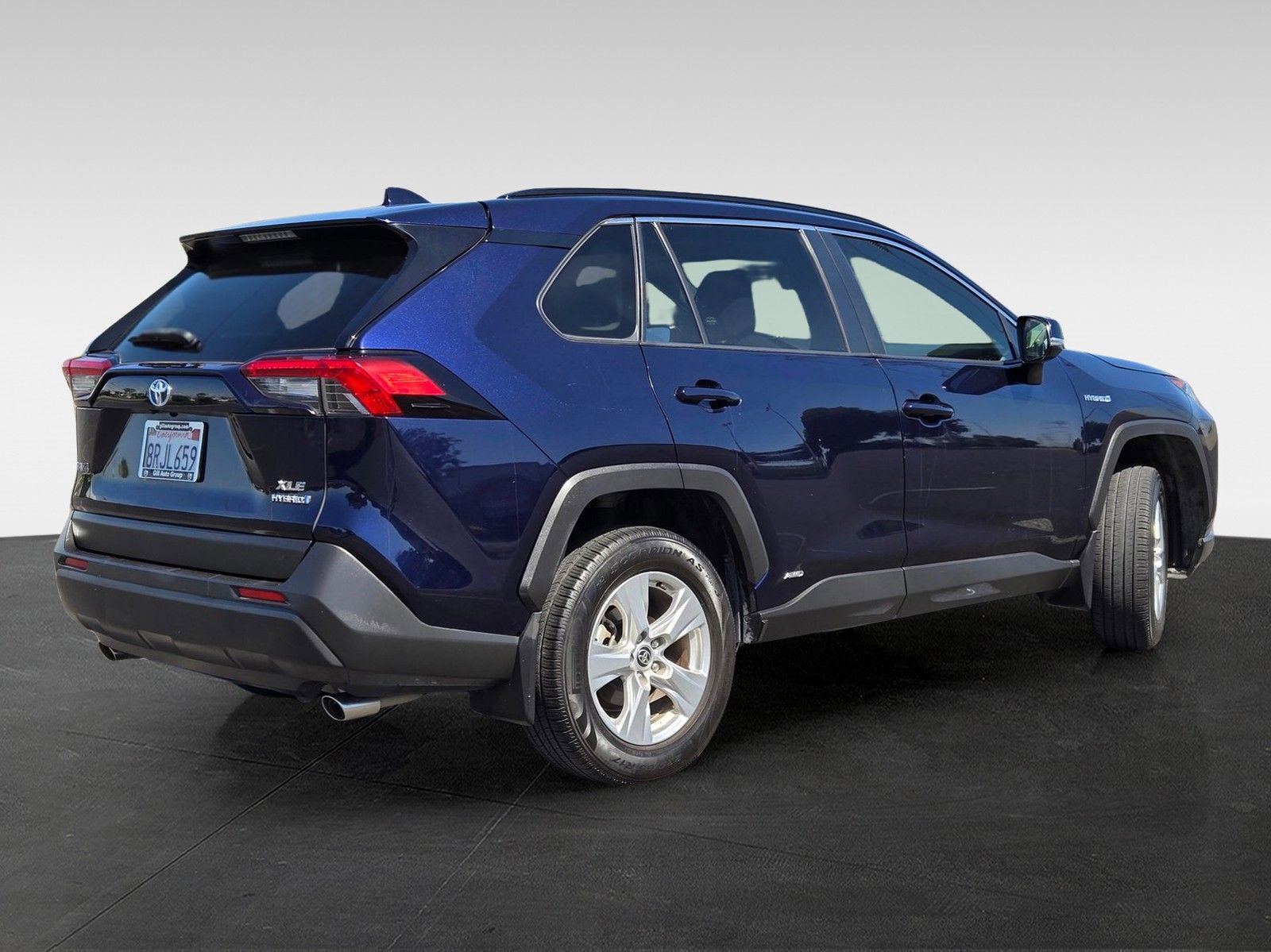 Used 2020 Toyota RAV4 XLE w/ Convenience Package AWD/4WD image 4
