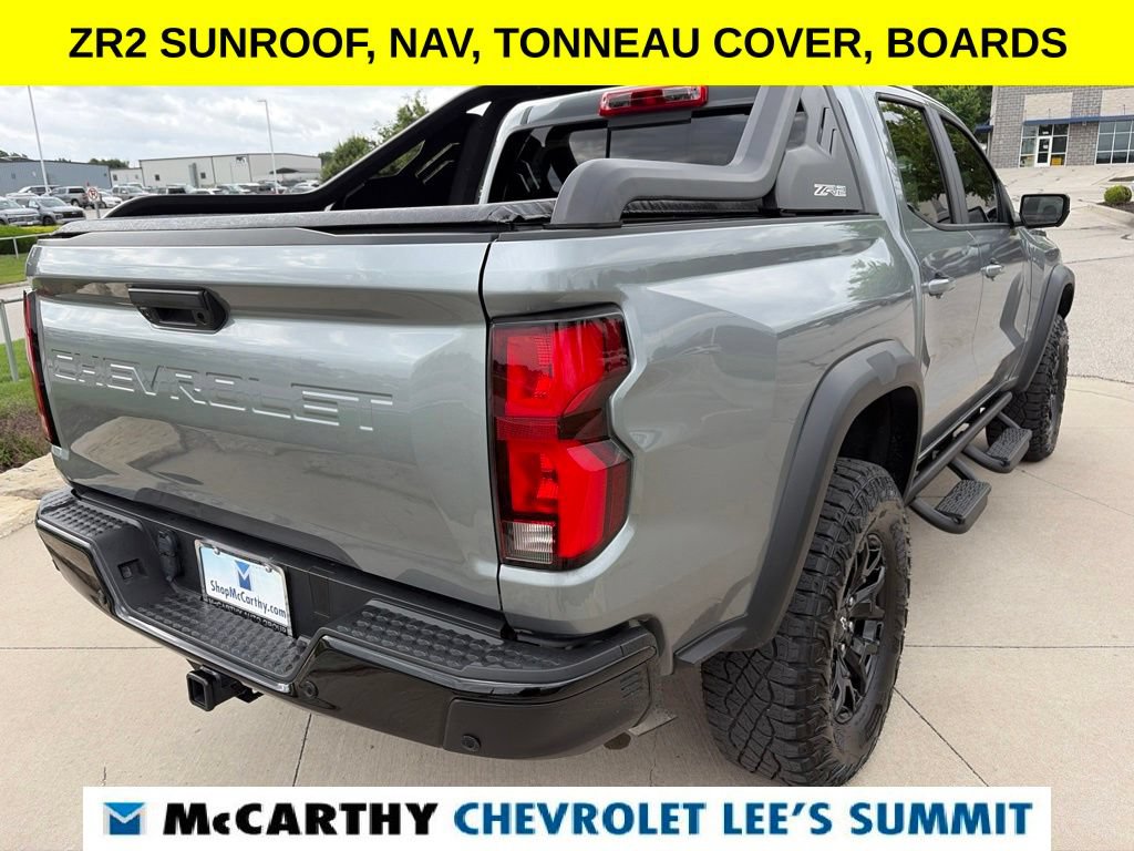 Used 2025 Chevrolet Colorado ZR2 w/ Midnight Edition AWD/4WD image 17