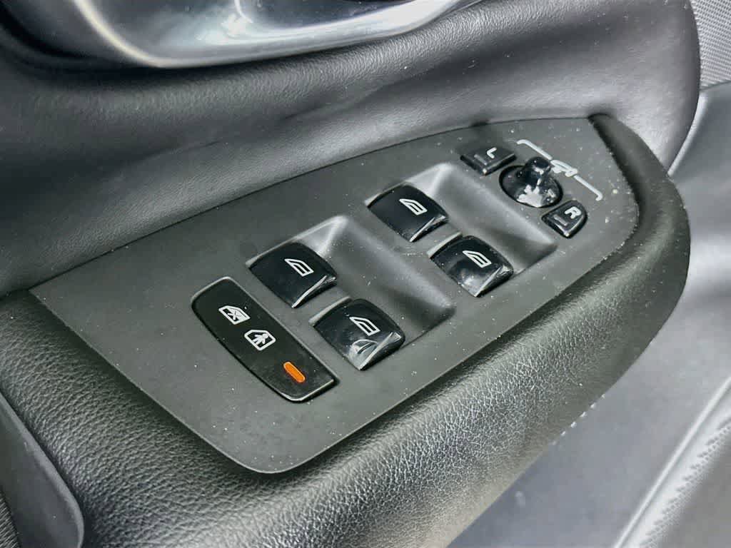 Used 2022 Volvo XC90 T5 Momentum w/ Advanced Package FWD image 28