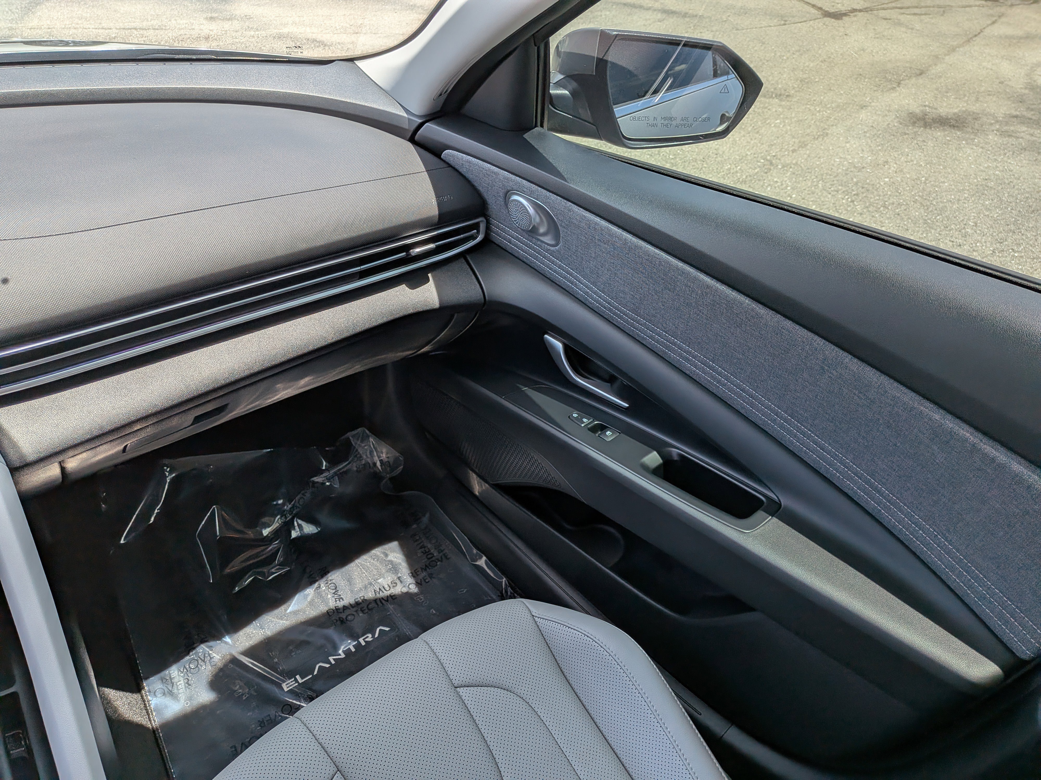 Used 2023 Hyundai Elantra Limited w/ Preferred Accessory Package FWD image 17