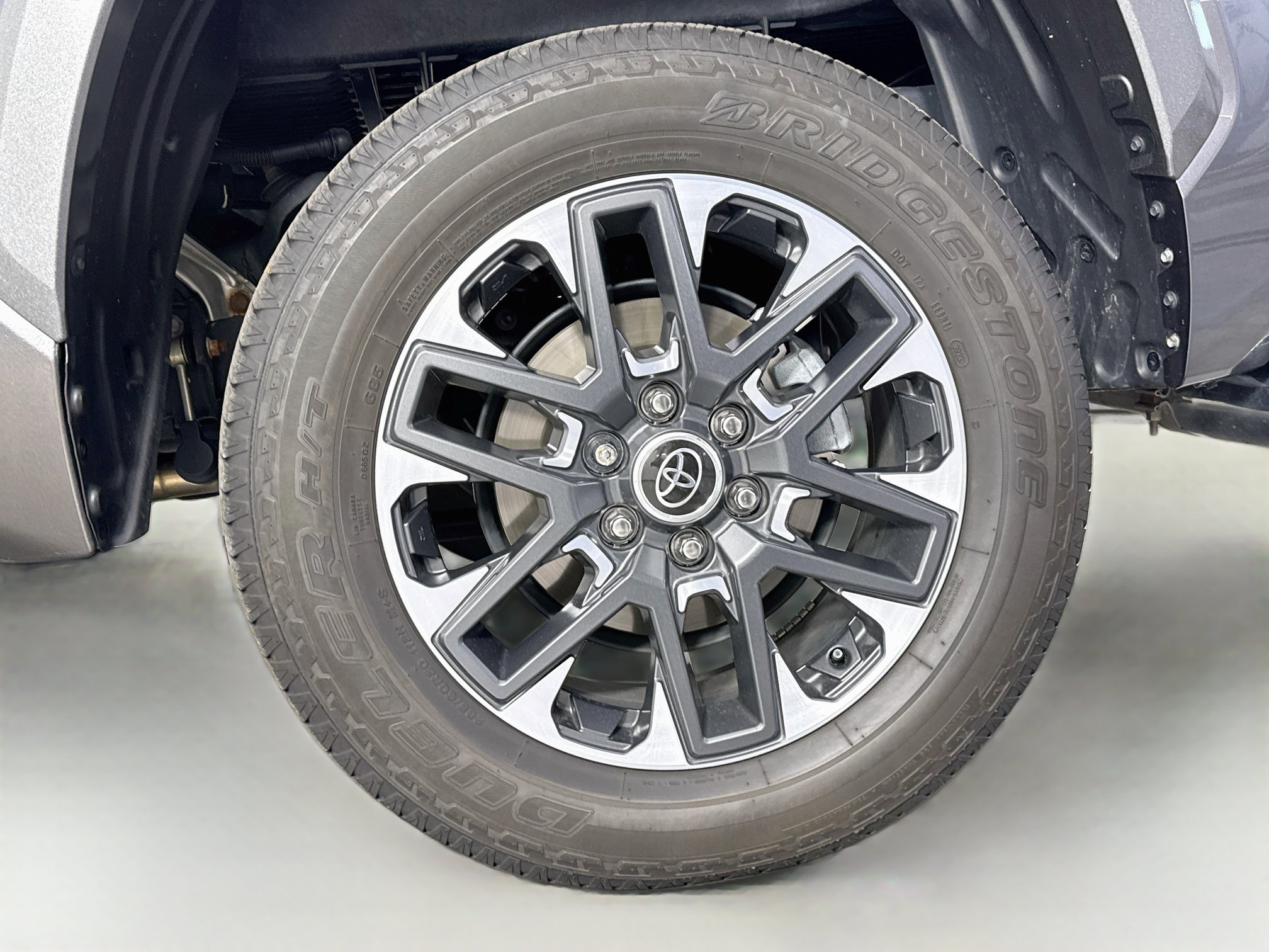 Used 2024 Toyota Tundra Limited AWD/4WD image 31