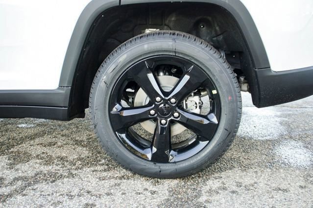 New 2025 Jeep Grand Cherokee Limited w/ Black Appearance Package image 7