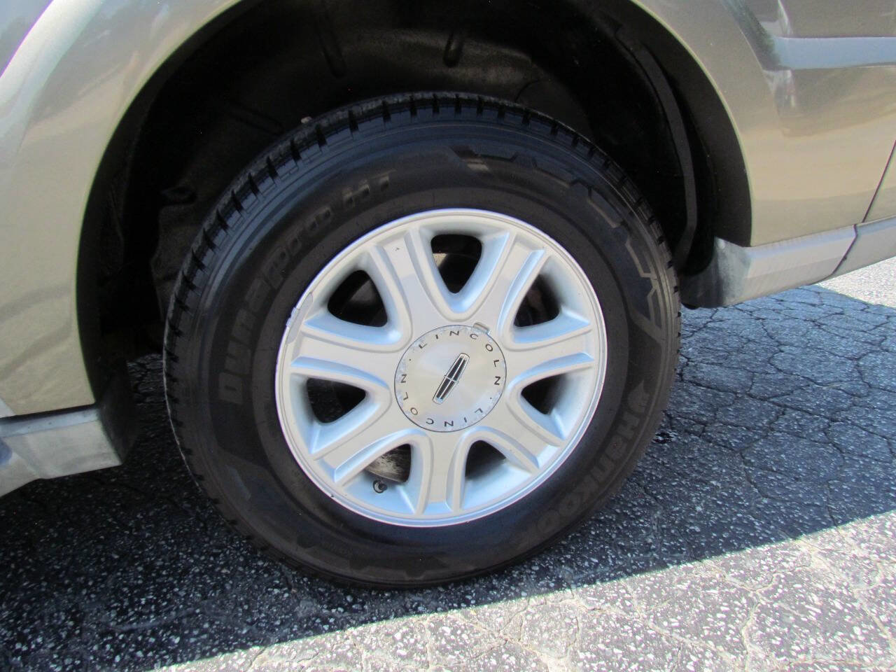 Used 2004 Lincoln Aviator Luxury image 27