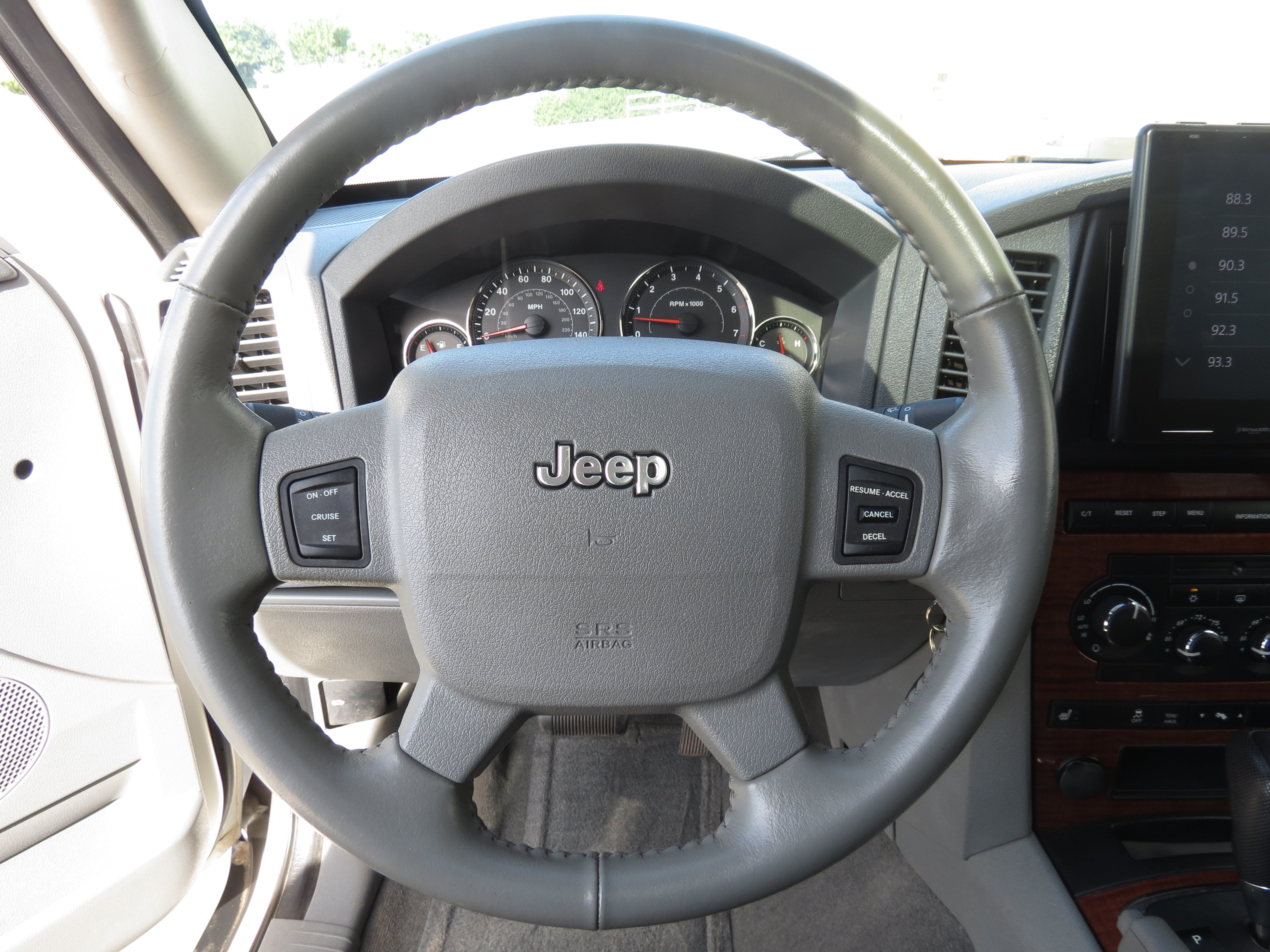 Used 2005 Jeep Grand Cherokee Limited AWD/4WD image 12