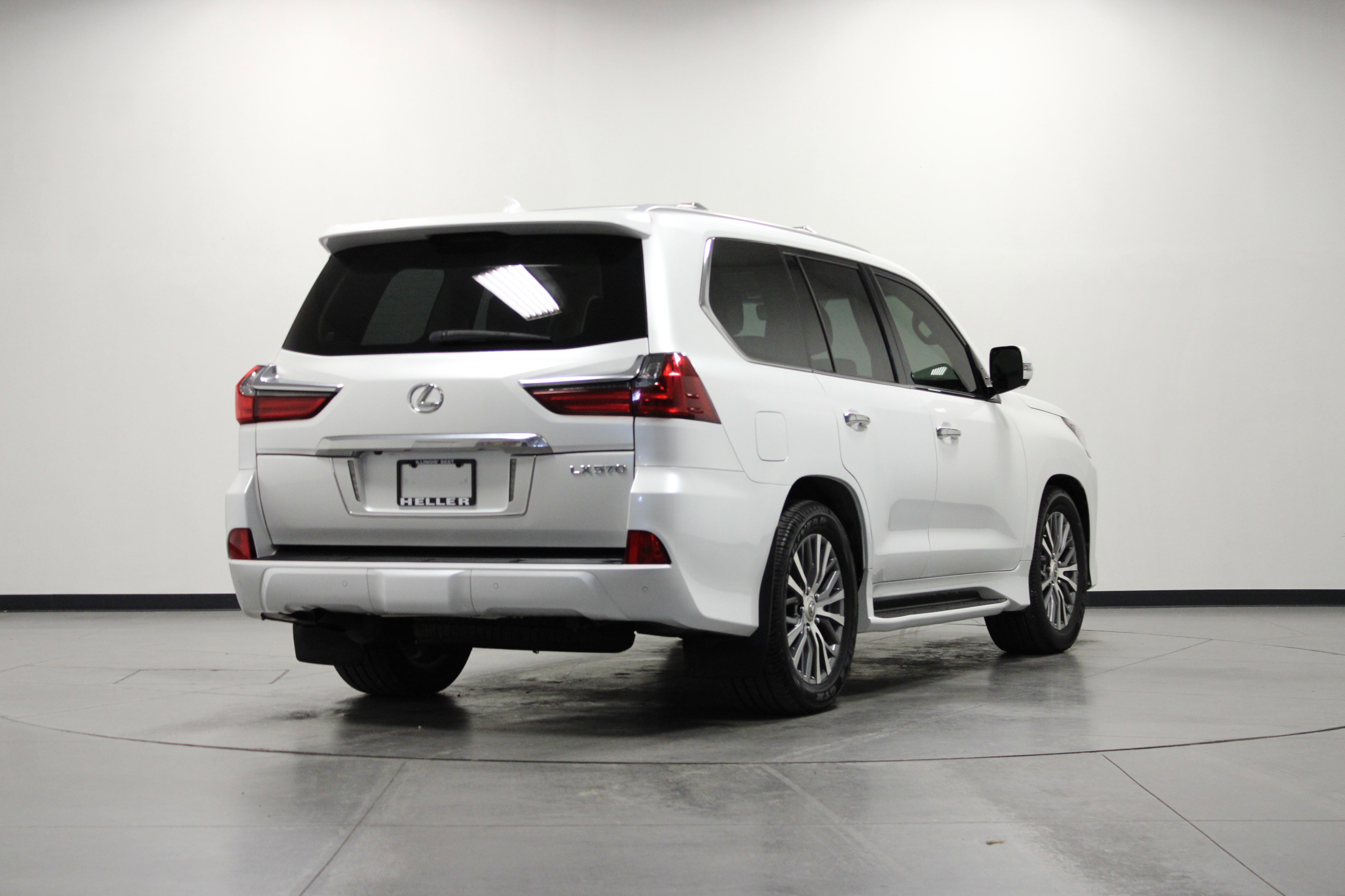 Used 2019 Lexus LX 570 4WD w/ Luxury Package image 4