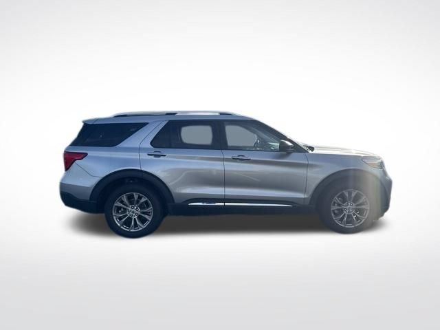 Used 2023 Ford Explorer Limited AWD/4WD image 7