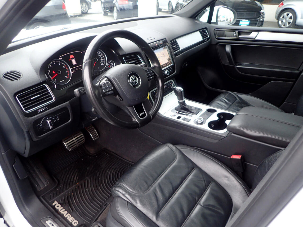 Used 2014 Volkswagen Touareg VR6 image 9