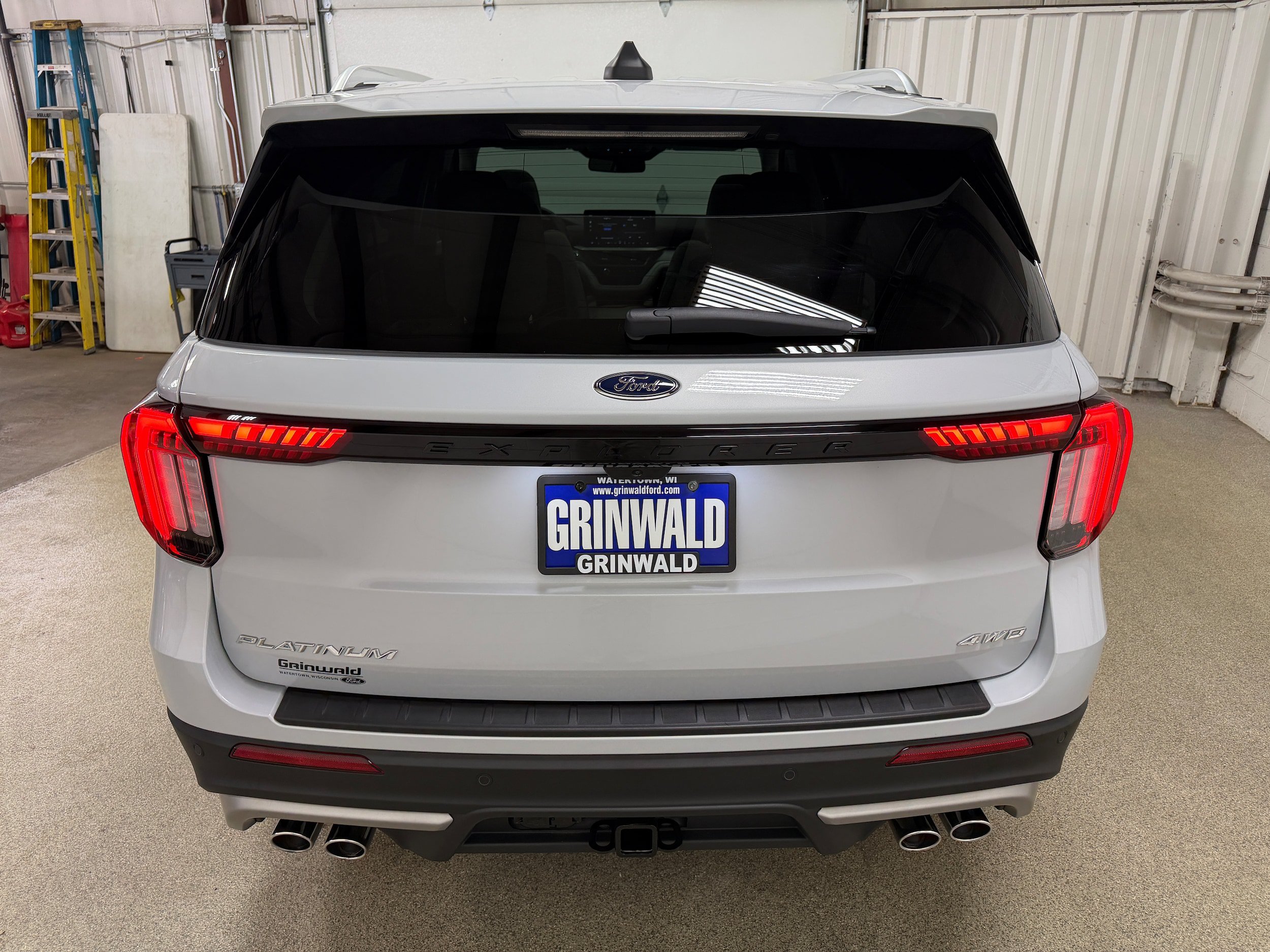 Used 2025 Ford Explorer Platinum w/ Ultimate Package AWD/4WD image 30