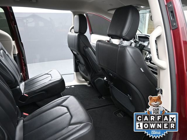 Used 2023 Chrysler Pacifica Touring-L image 19