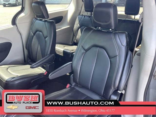 Used 2024 Chrysler Pacifica Touring-L FWD image 22