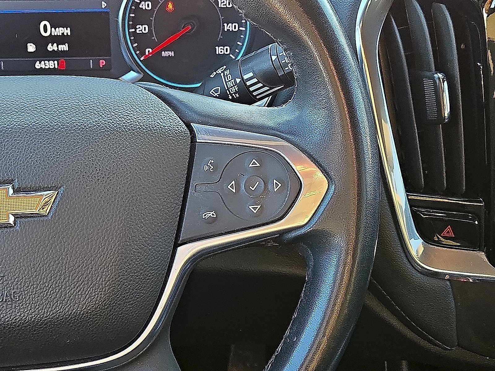 Used 2023 Chevrolet Traverse LT FWD image 21